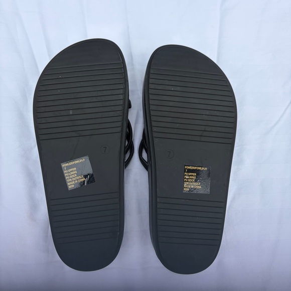 Madden Girl Fowler Black Strappy Platform Sandals size 7 - Picture 9 of 9